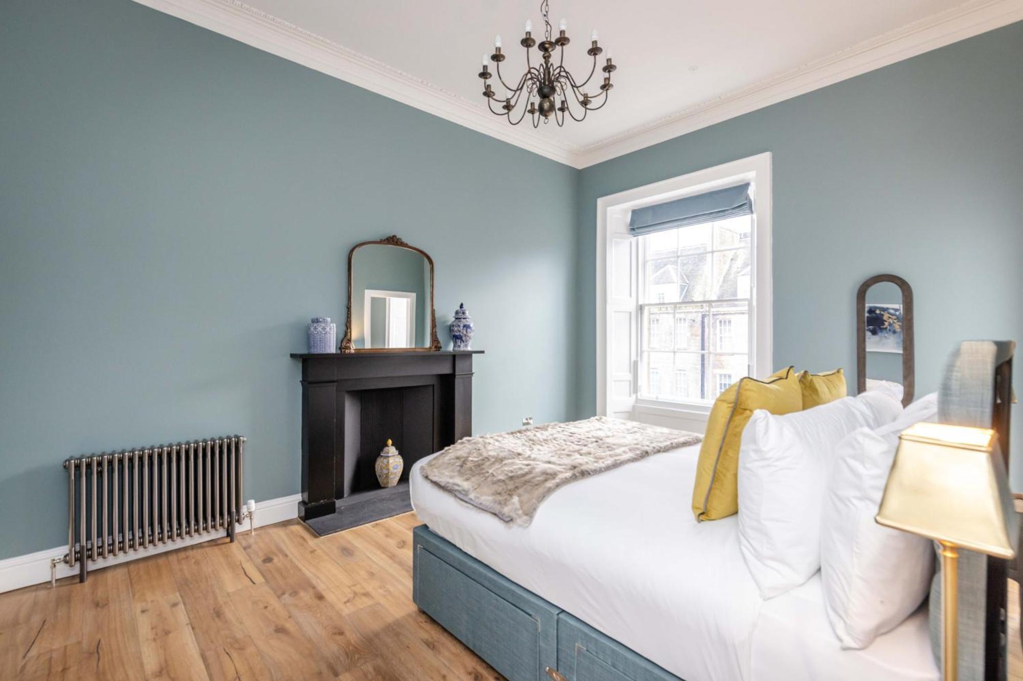 Dragon Suites Luxury Apartments At 9 Albyn Place Edinburgh Exterior photo